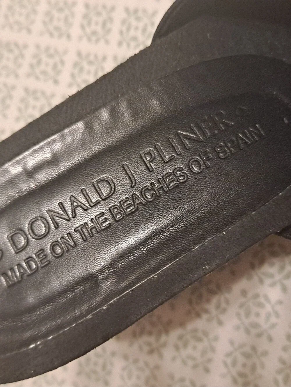 Donald J Pliner Black Crisscross Wedge Sandals - Women Sz 7.5 Lovely Woven